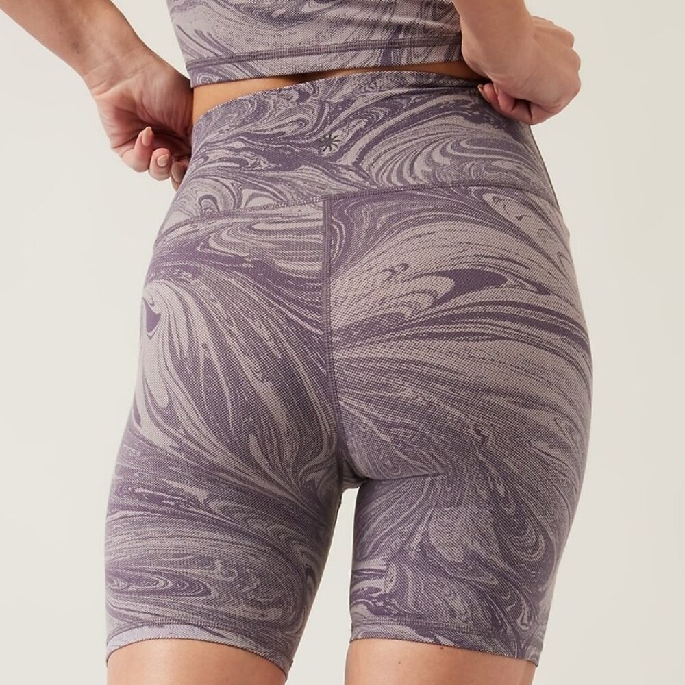 NWT Athleta Transcend 7 Inch Biker Short in Marble Violet Yoga | Women's XS